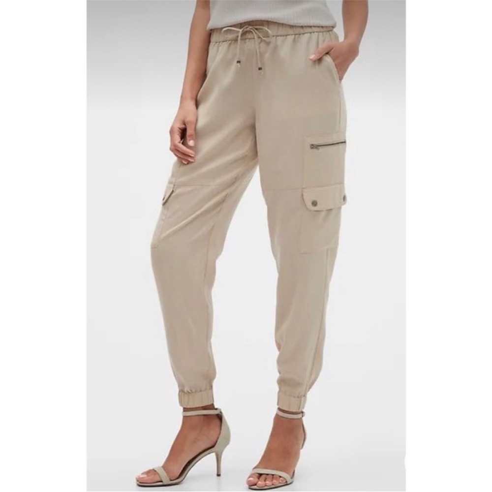 Banana Republic Cream Tencel Soft Cargo Pant, Size XL - Picture 5 of 5